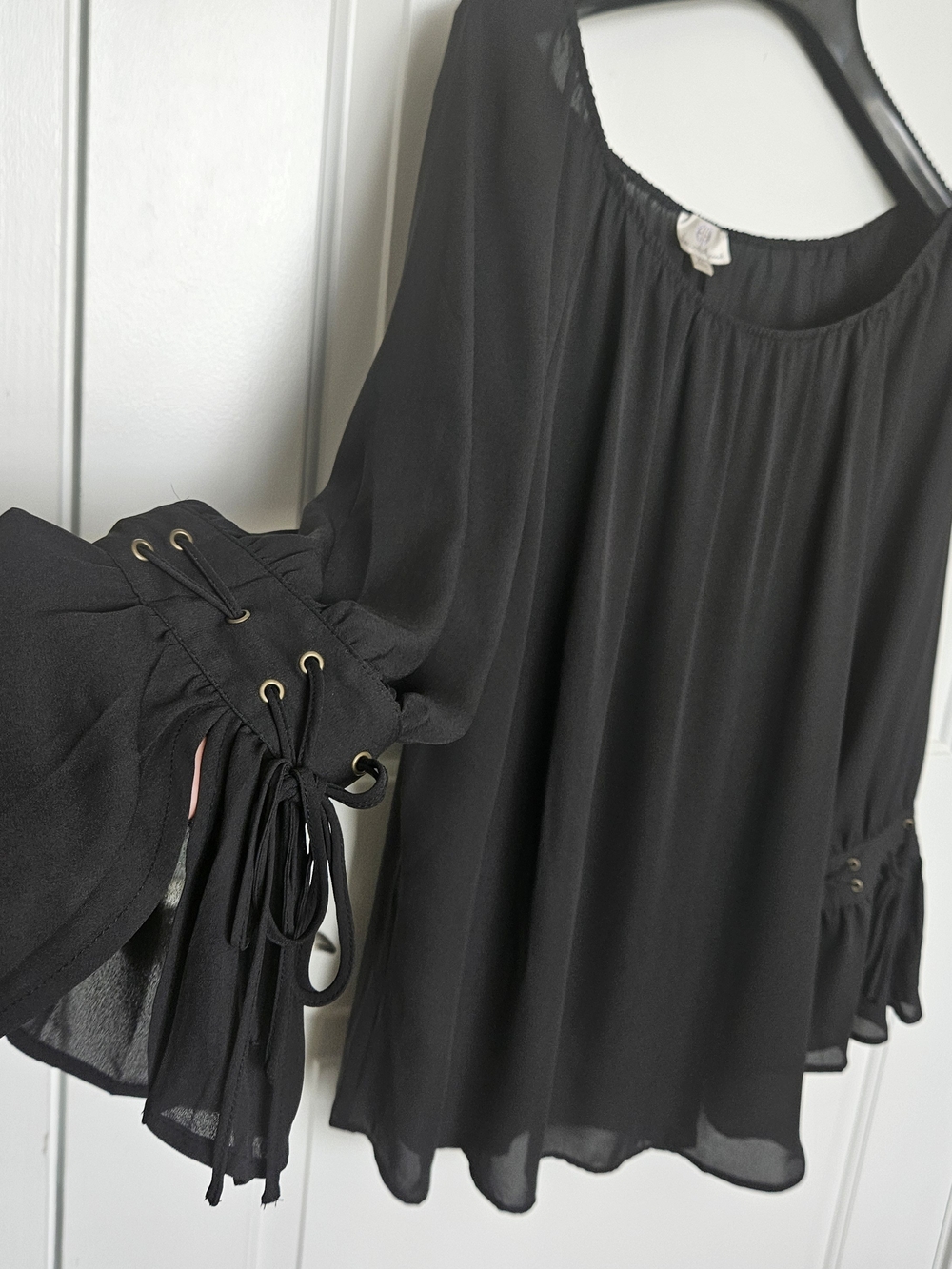 Hot in Hollywood Women's XL Black Peasant Blouse With Lace-Up Bell Sleeves